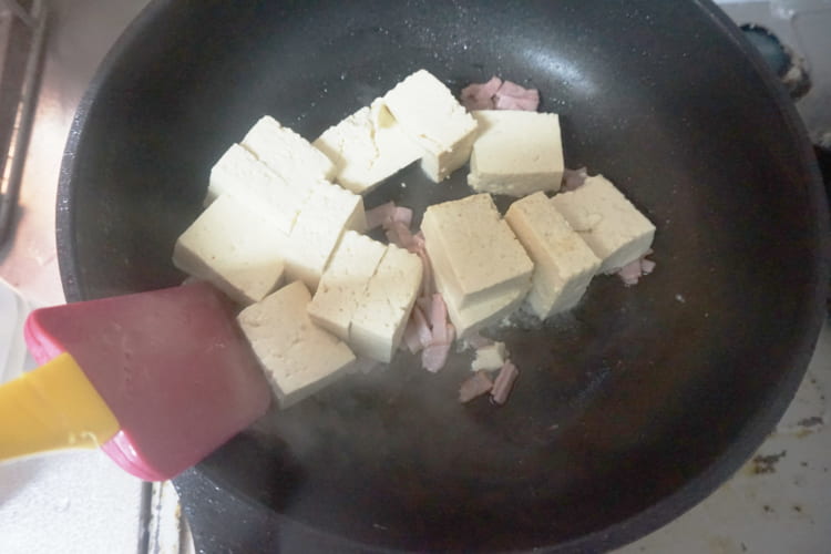 豆腐と豆苗のチャンプルー