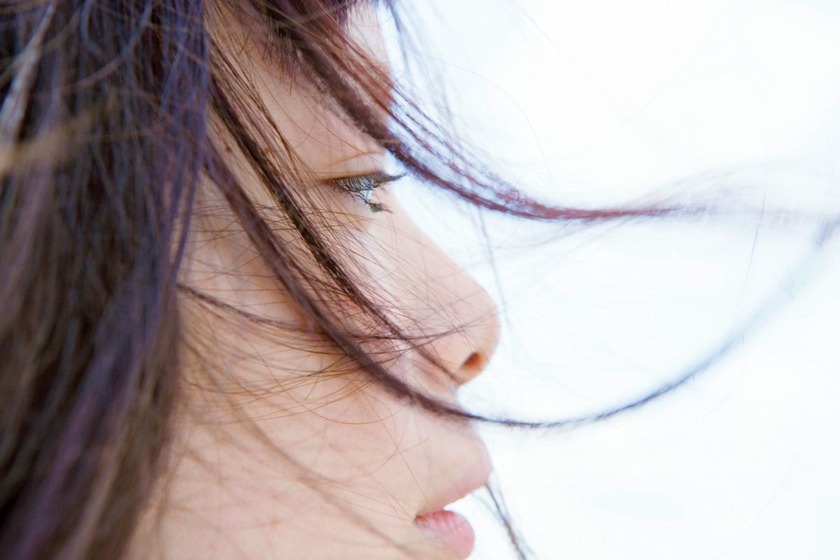 海辺の女性