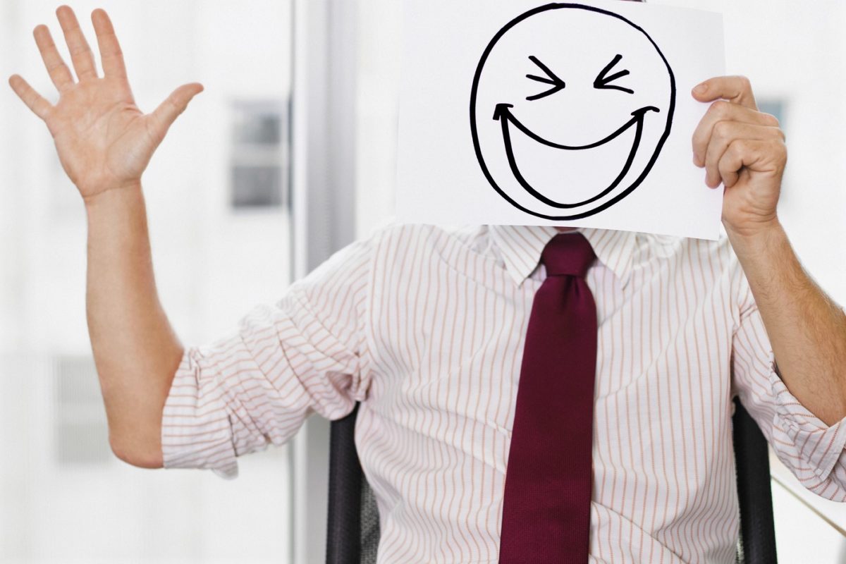 喜ぶ男性