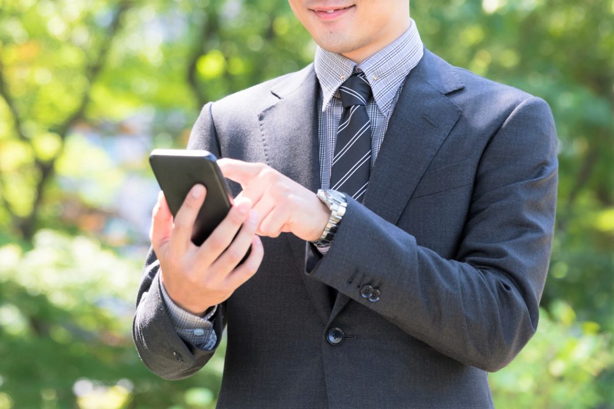 スーツの男性