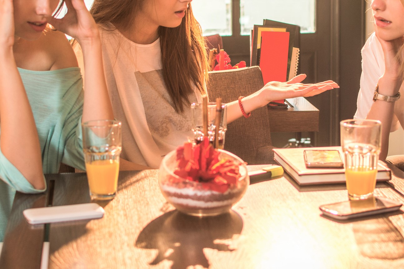 負のオーラに引きずられちゃう 愚痴や文句が多い人との距離の取り方 Fumumu