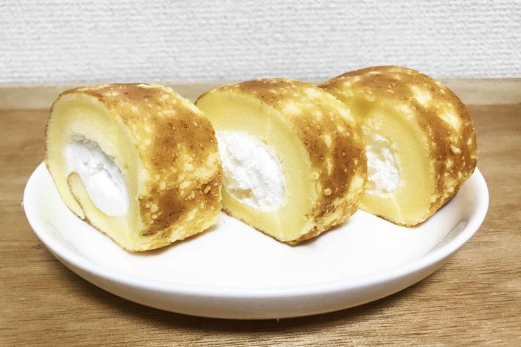 ローソンのもちもちロールケーキ チーズ風味がたまらない Fumumu