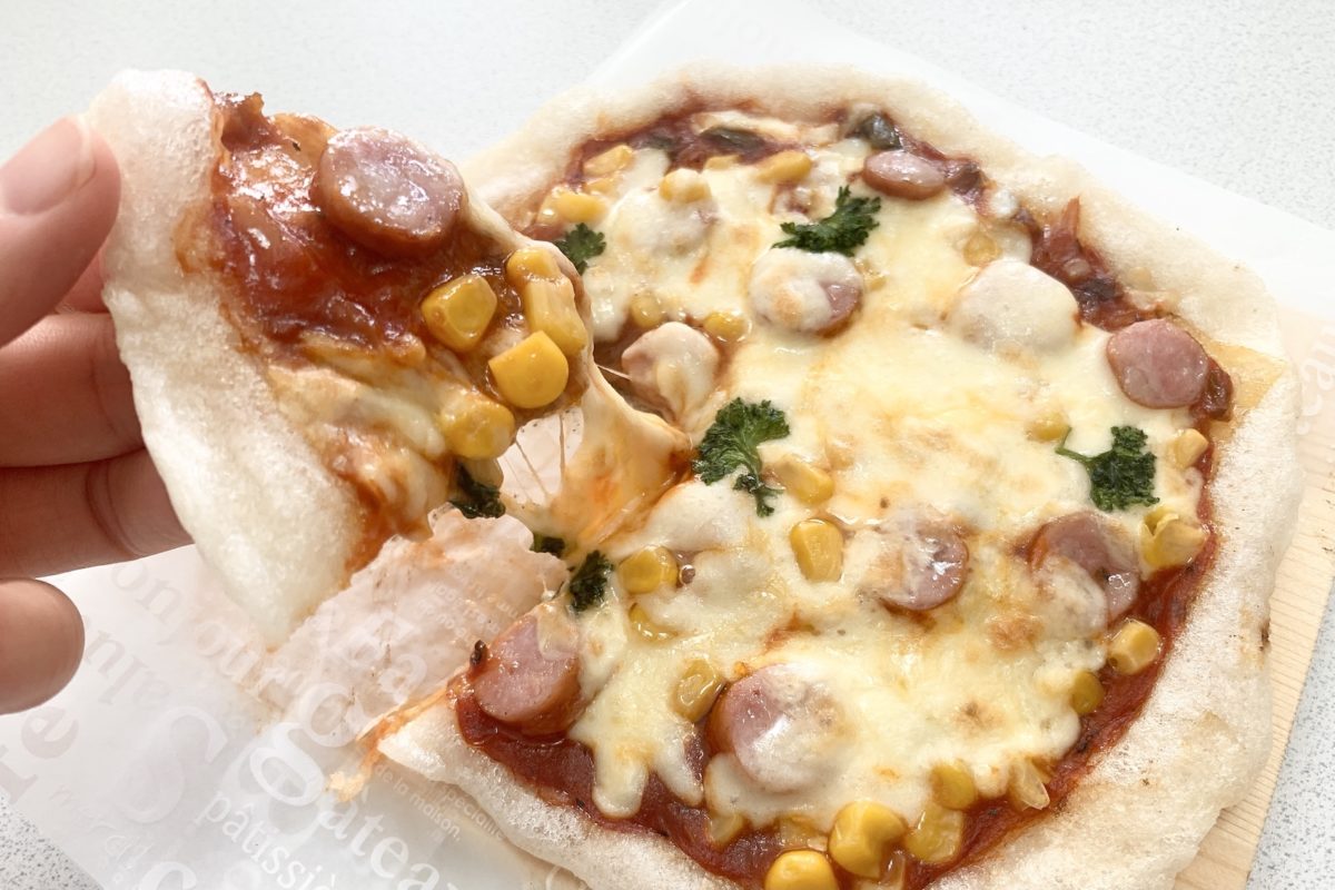 お正月の余ったお餅で簡単アレンジ フライパンだけでピザを作ってみた の要約