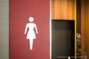駅トイレの個室にスプレー缶が…　女子の「モラルを疑う行為」に約2割が絶句